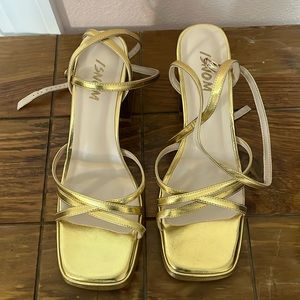 Isnom platform heels with lace up ankle strap